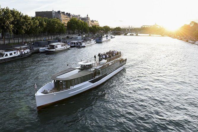 Seine River Guided Cruise by Vedettes de Paris